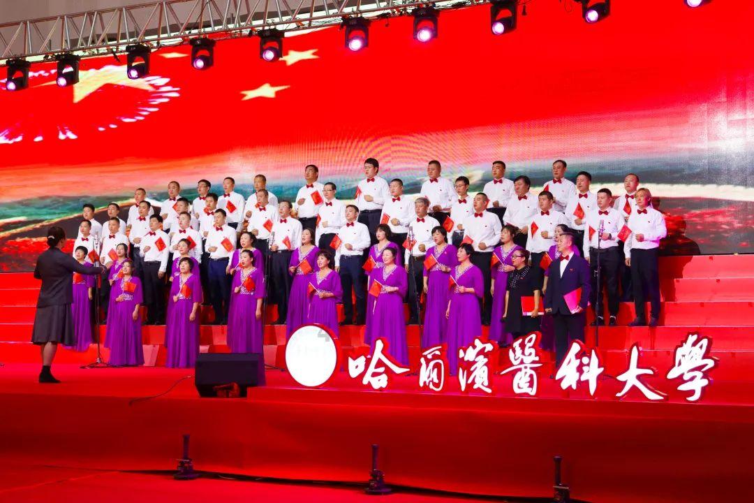 宝宝吃奶后立马吐出来很多奶游戏画面